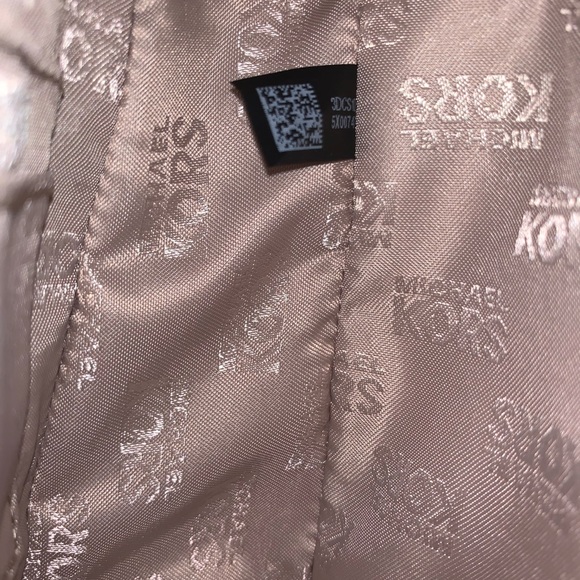 Michael Kors Large Vanna Crossbody Bag - Picture 12 of 13